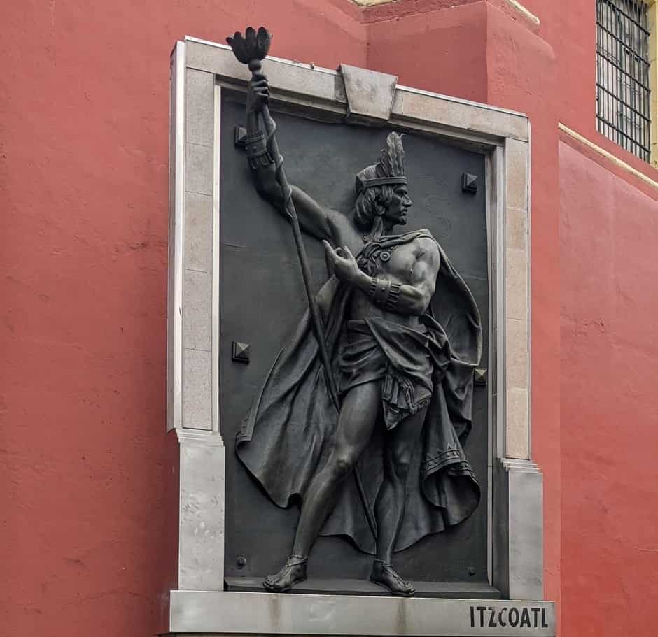 Free Walking Tour Mexico City Downtown
Three statues of Aztec Rulers