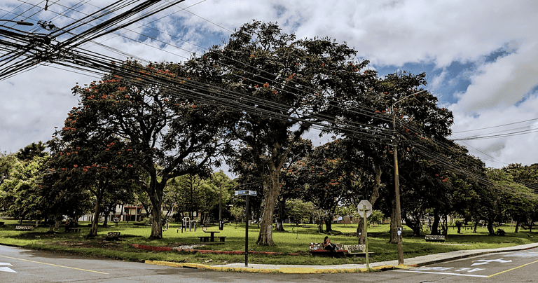Local neighborhood in San Jose Costa Rica where a gay grindr hookup takes place.