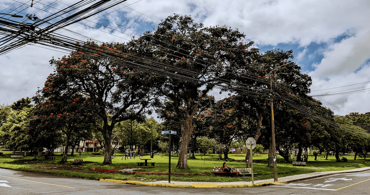 Local neighborhood in San Jose Costa Rica where a gay grindr hookup takes place.